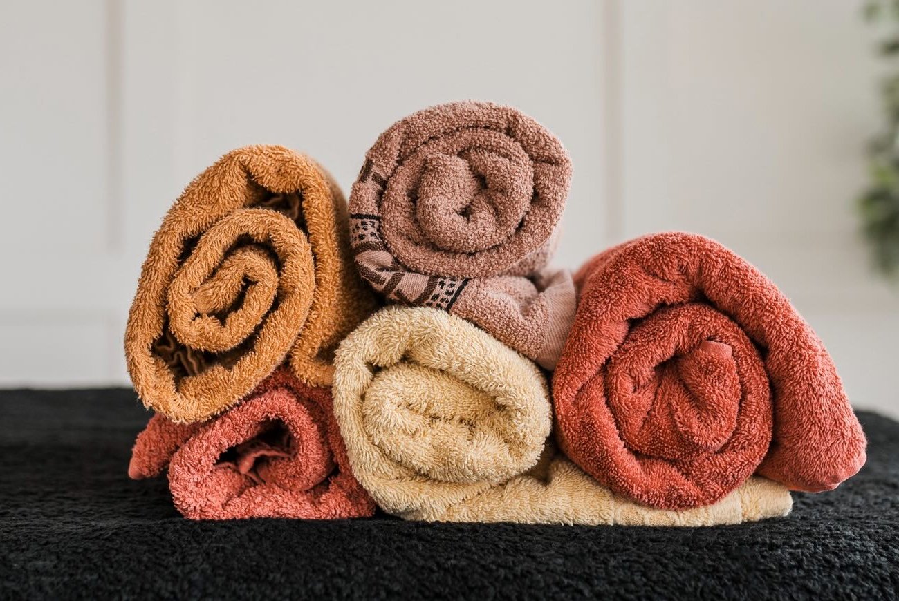 Почему махровые полотенца стали жесткими: три способа вернуть мягкость без кондиционера