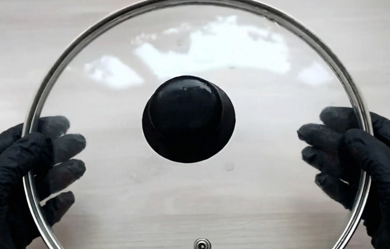 Один простой приём с крышками от кастрюль изменил порядок на моей кухне: всем хозяйкам на заметку