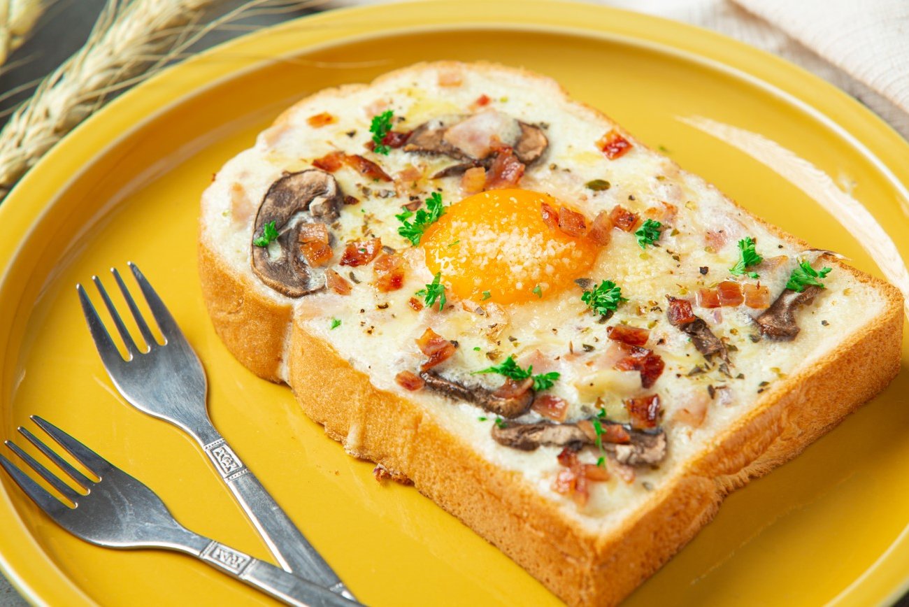 Как приготовить ресторанную яичницу дома: секрет хрустящей корочки и нежного желтка за 10 минут