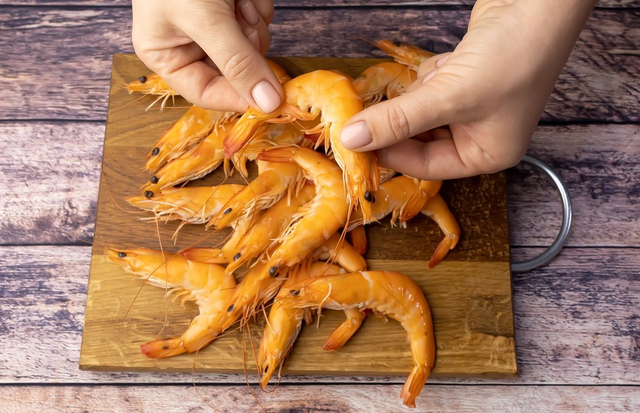 Как почистить креветки за 2 секунды: быстрый метод от профессиональных поваров