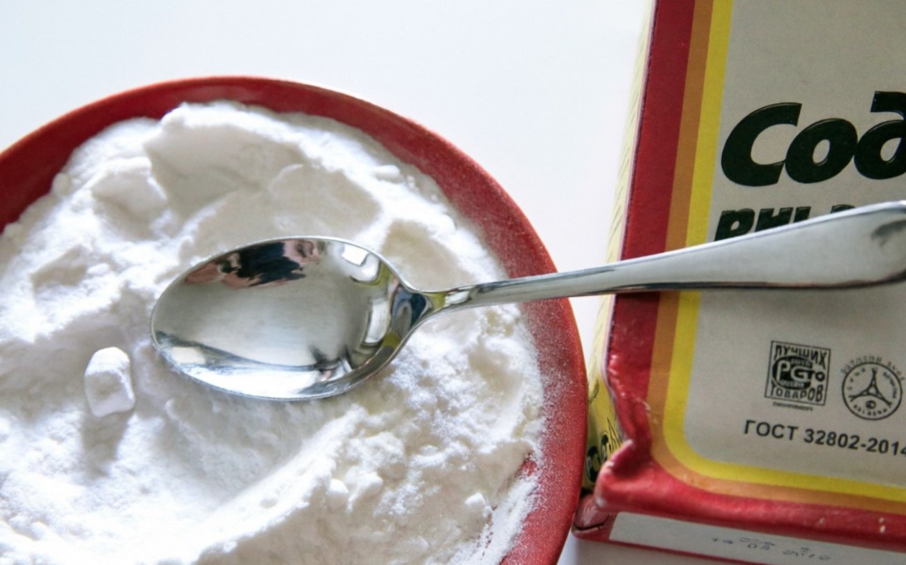 Пожар на сковороде потухнет за секунды без воды и паники: способы, которые спасут вашу кухню