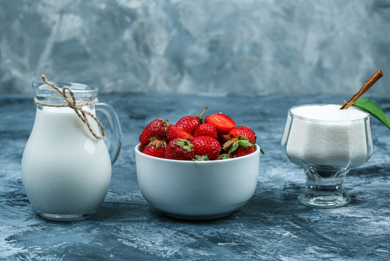 Кефир или йогурт: чем отличаются эти продукты и какой из них полезнее