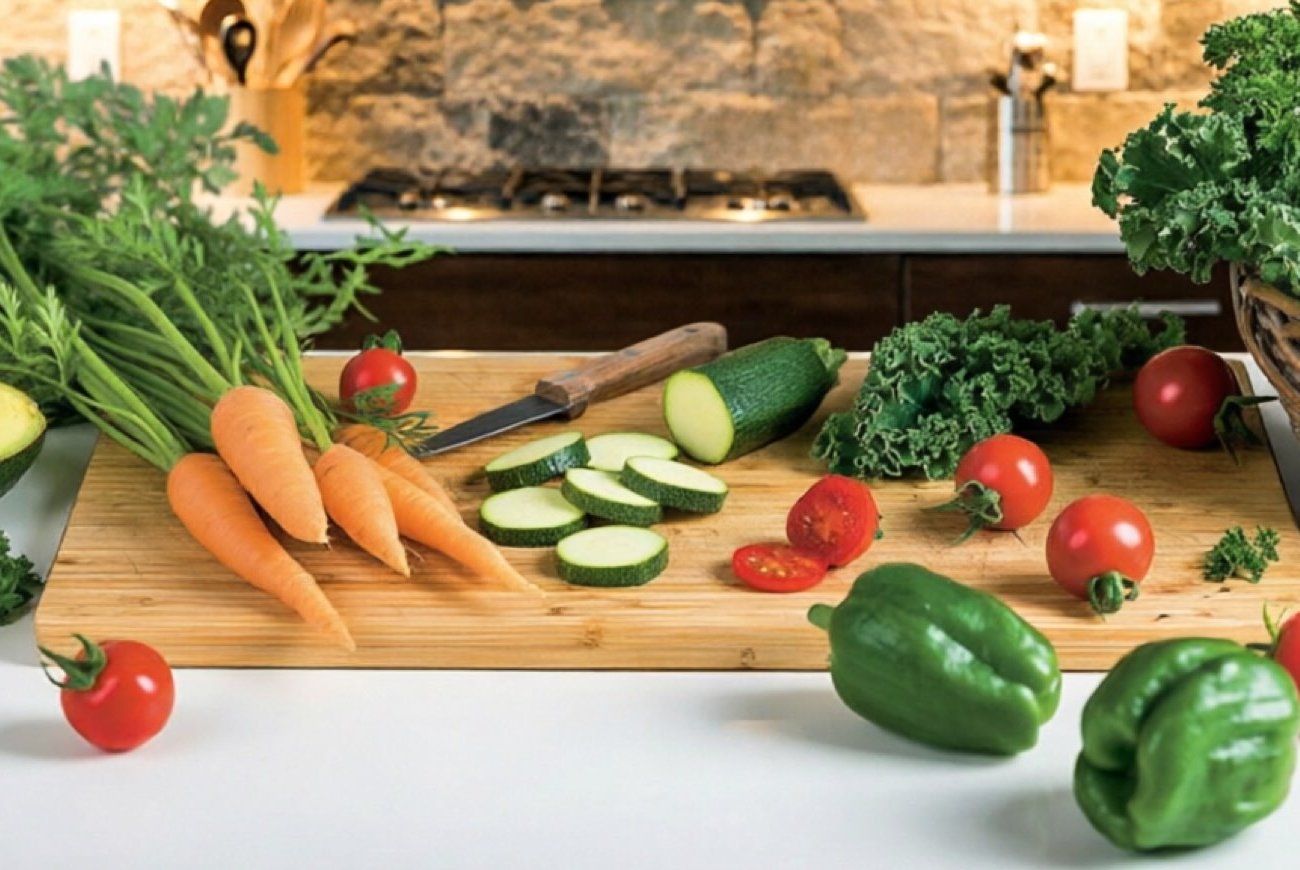 Какие продукты стоит исключить из рациона в жару: мнение диетолога
