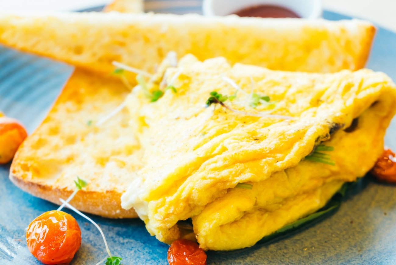 Что добавить в омлет для пышности: лайфхак для вкусного завтрака